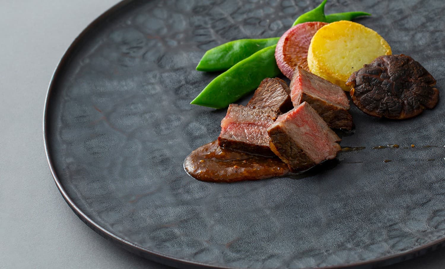 世界遺産 富士山を望む宿 富岳群青 - 画像 1