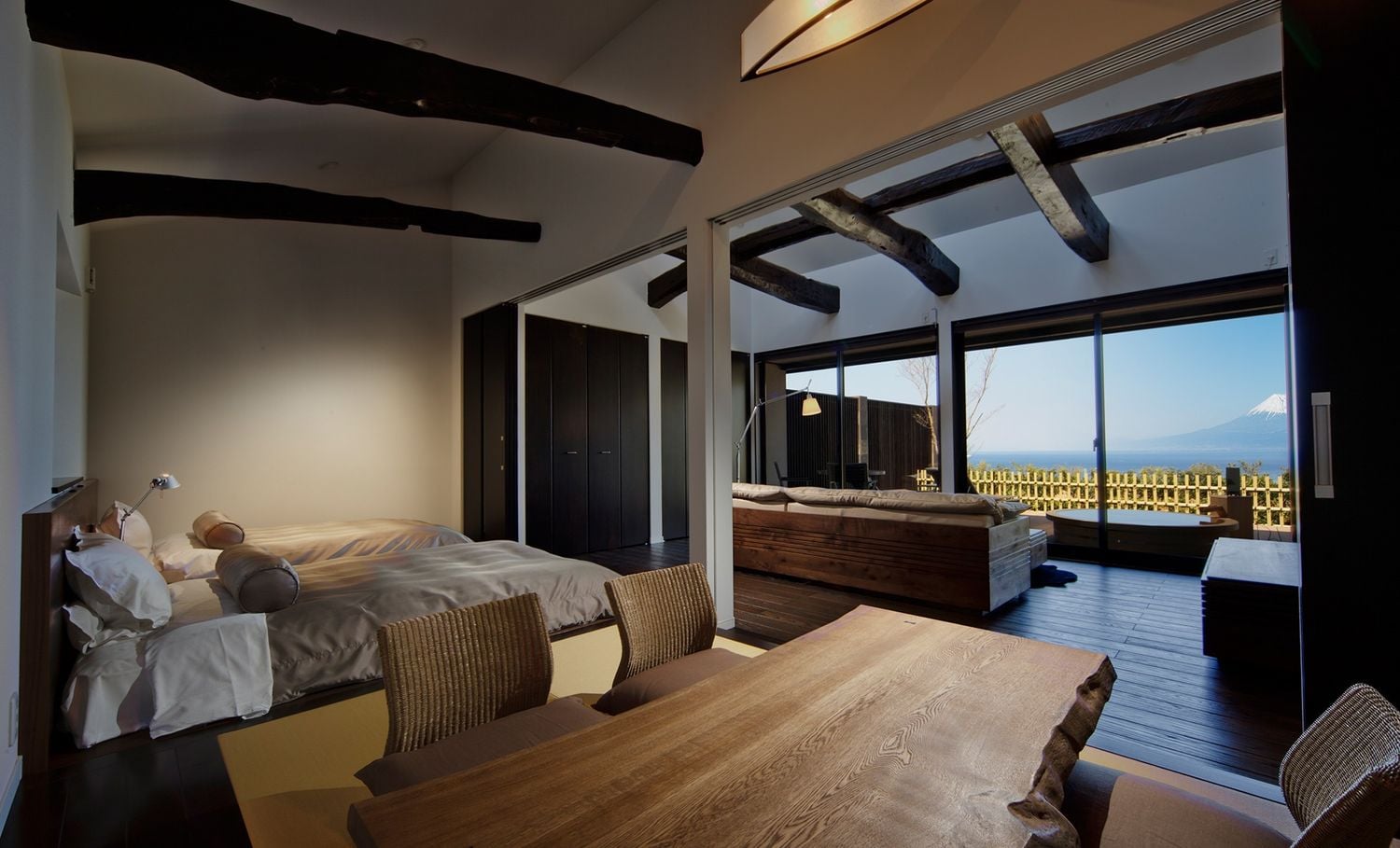 世界遺産 富士山を望む宿 富岳群青 - 画像 1